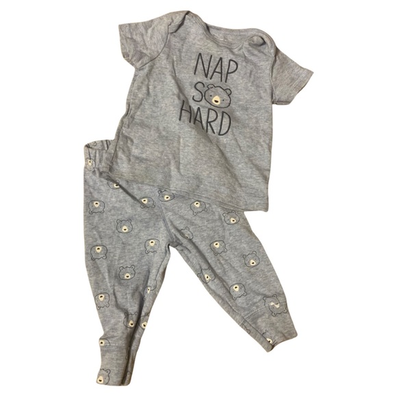 3-6 month Carter’s pyjama set - Picture 1 of 4